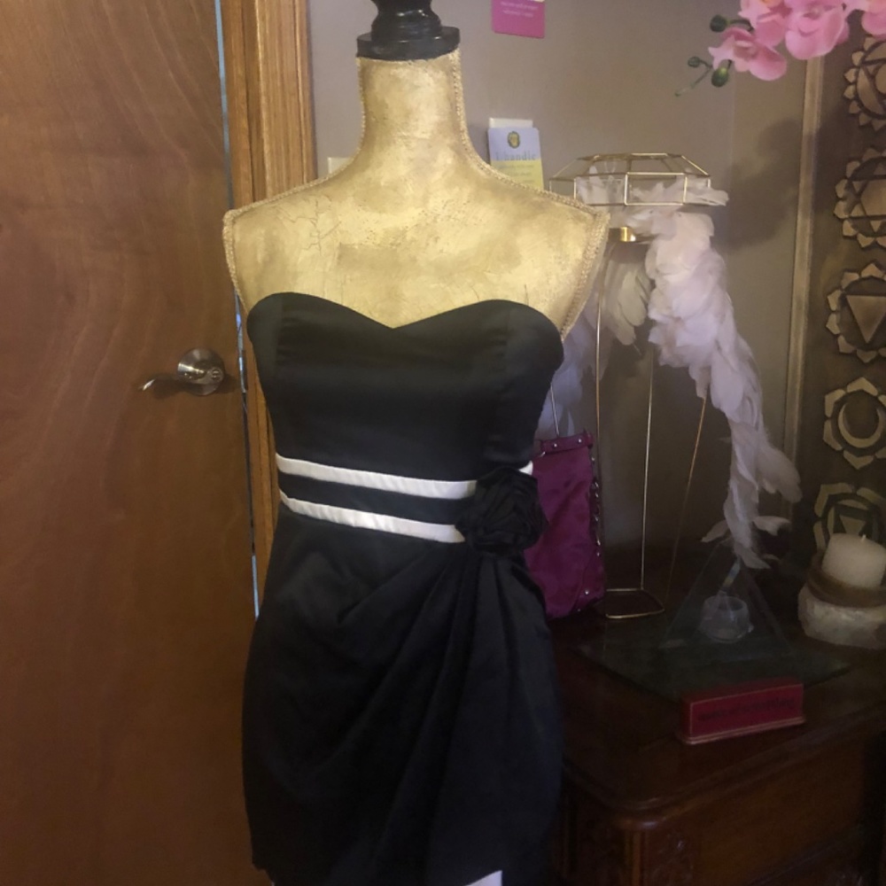 Silky dress classic black and white size small by brand Xxi - Picture 3 of 7